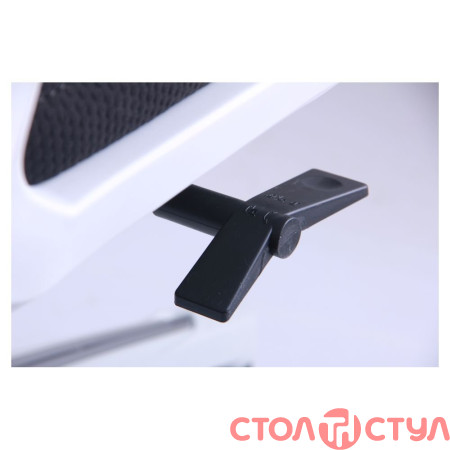 Кресло Tesla сетка черная, каркас белый